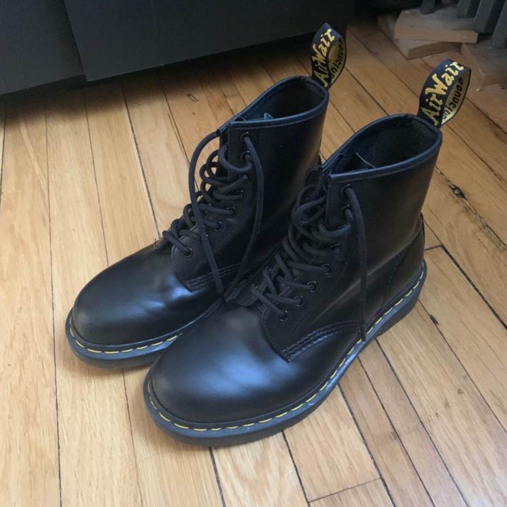DOC MARTENS boots 1460 black leather SIze 39 EU